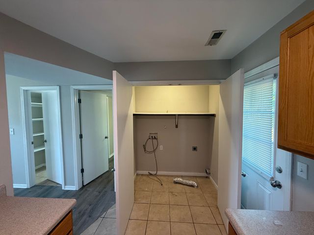 1407 GREENSBORO DR, Columbia, MO 65202