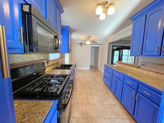 120 S Wood Avenue, Denison, TX 75020