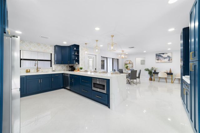 324 Bamboo Road, Palm Beach Shores, FL 33404