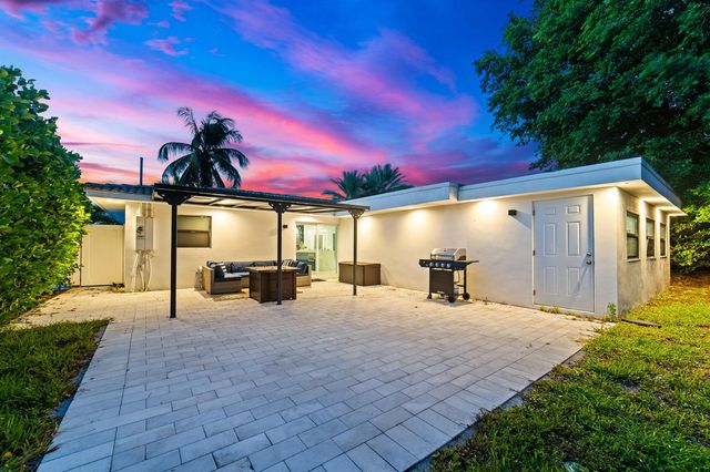 324 Bamboo Road, Palm Beach Shores, FL 33404