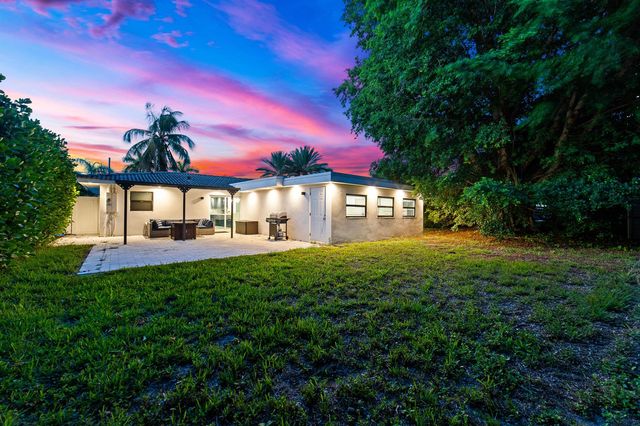 324 Bamboo Road, Palm Beach Shores, FL 33404