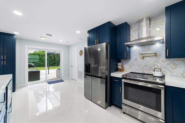 324 Bamboo Road, Palm Beach Shores, FL 33404
