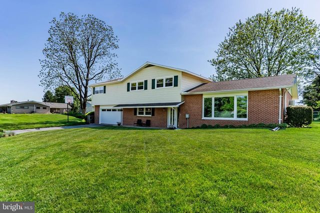 17 KENSINGTON DRIVE, Chambersburg, PA 17201