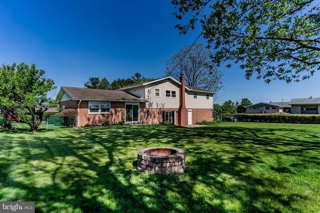 17 KENSINGTON DRIVE, Chambersburg, PA 17201