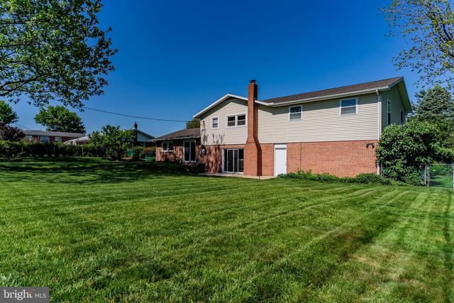 17 KENSINGTON DRIVE, Chambersburg, PA 17201