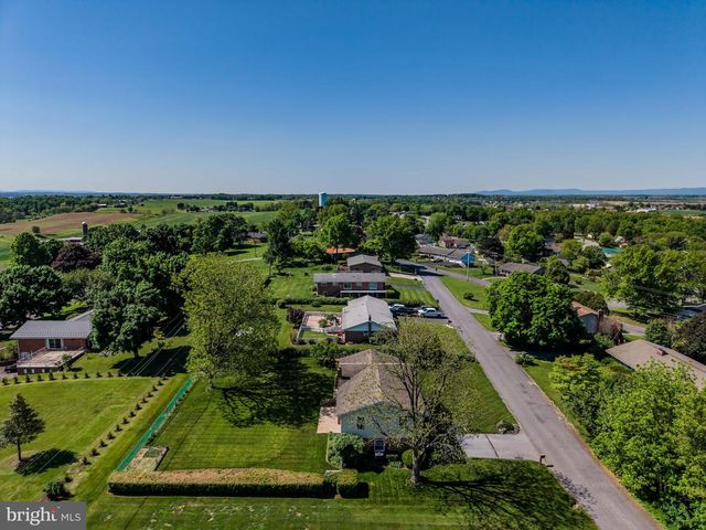17 KENSINGTON DRIVE, Chambersburg, PA 17201