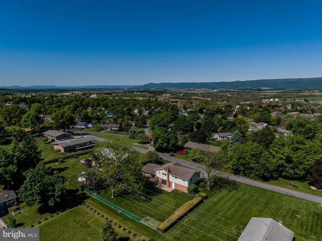 17 KENSINGTON DRIVE, Chambersburg, PA 17201