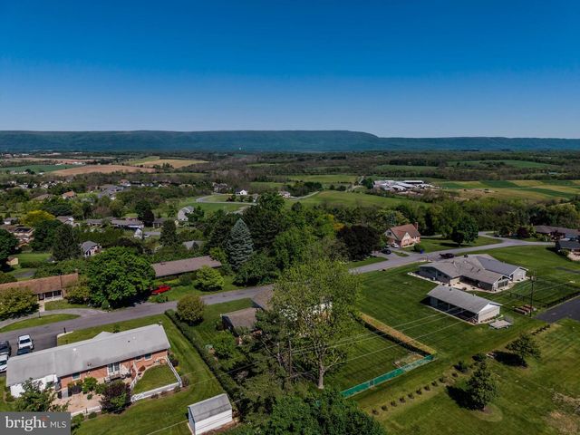 17 KENSINGTON DRIVE, Chambersburg, PA 17201