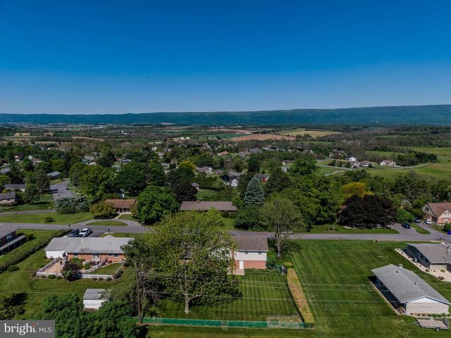 17 KENSINGTON DRIVE, Chambersburg, PA 17201