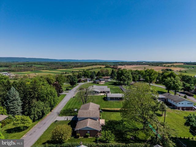 17 KENSINGTON DRIVE, Chambersburg, PA 17201
