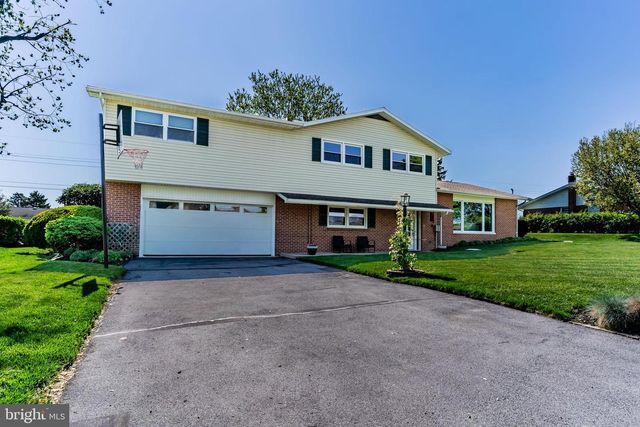 17 KENSINGTON DRIVE, Chambersburg, PA 17201
