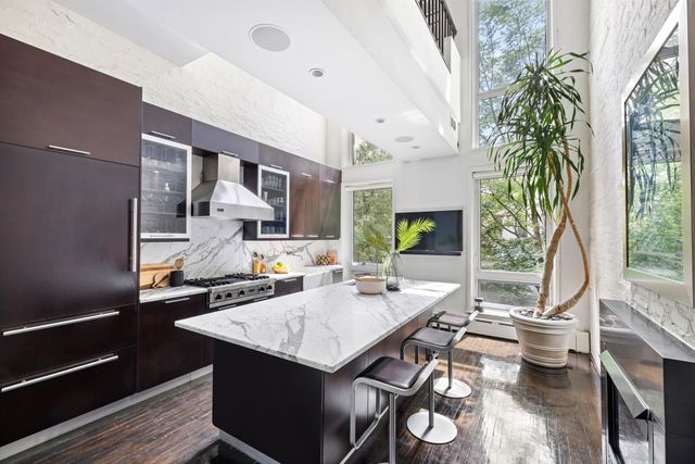 262 W 25TH Street, New York City, NY 10001