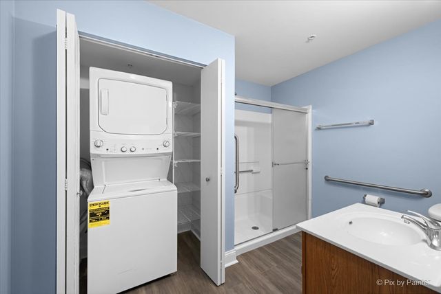 605 BARRINGTON Avenue 222, East Dundee, IL 60118