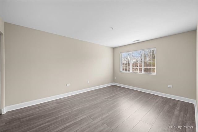 605 BARRINGTON Avenue 222, East Dundee, IL 60118