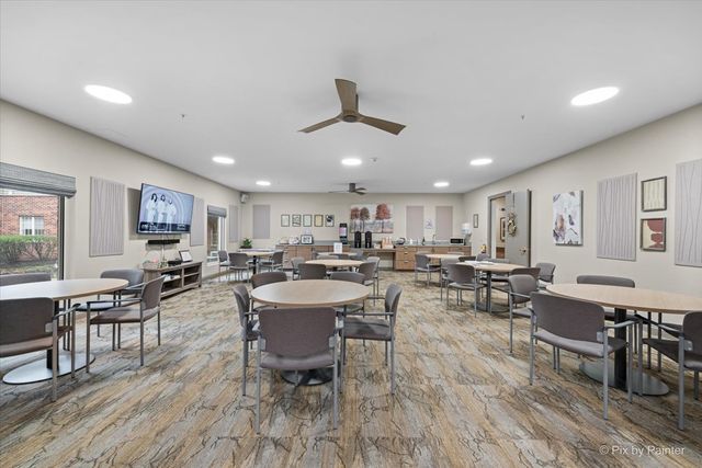 605 BARRINGTON Avenue 222, East Dundee, IL 60118