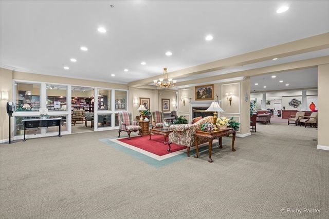 605 BARRINGTON Avenue 222, East Dundee, IL 60118