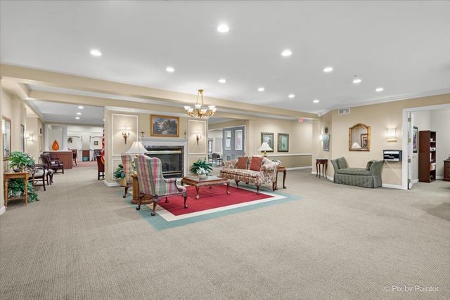 605 BARRINGTON Avenue 222, East Dundee, IL 60118