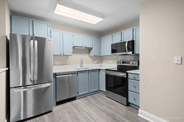 605 BARRINGTON Avenue 222, East Dundee, IL 60118