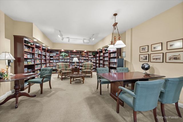 605 BARRINGTON Avenue 222, East Dundee, IL 60118