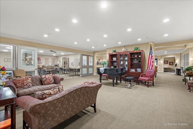 605 BARRINGTON Avenue 222, East Dundee, IL 60118