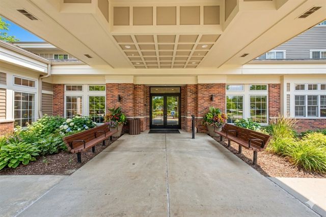 605 BARRINGTON Avenue 222, East Dundee, IL 60118