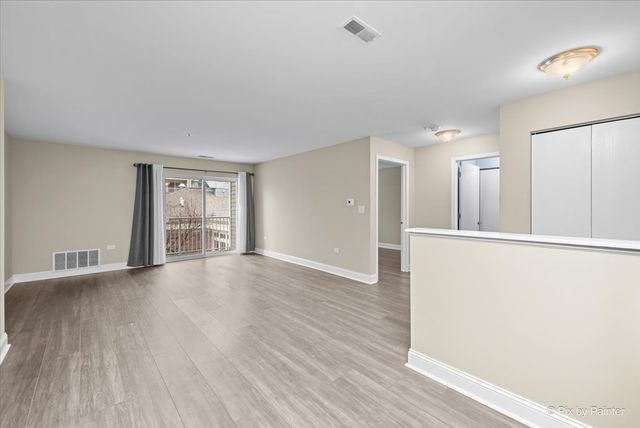 605 BARRINGTON Avenue 222, East Dundee, IL 60118