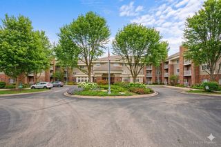 605 BARRINGTON Avenue 222, East Dundee, IL 60118