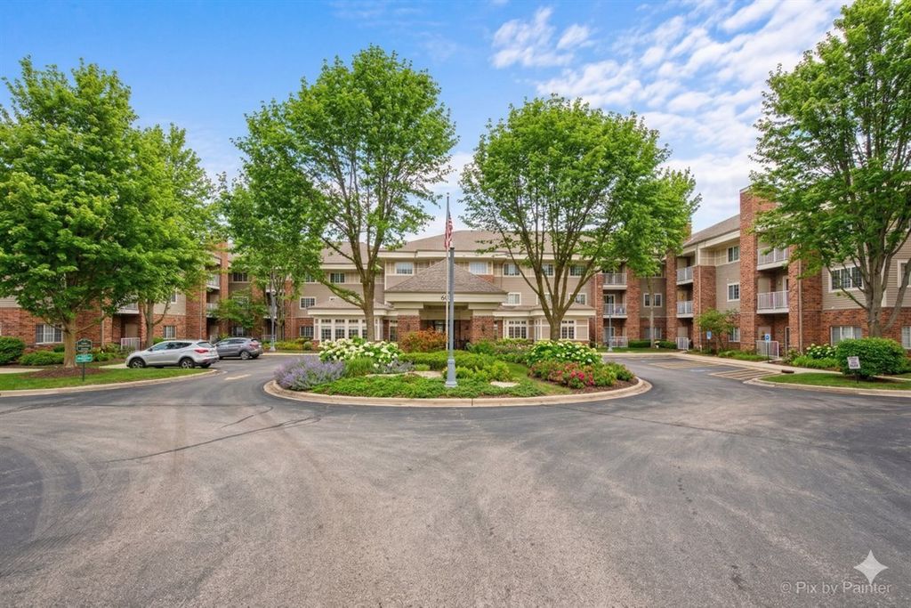 605 BARRINGTON Avenue 222, East Dundee, IL 60118