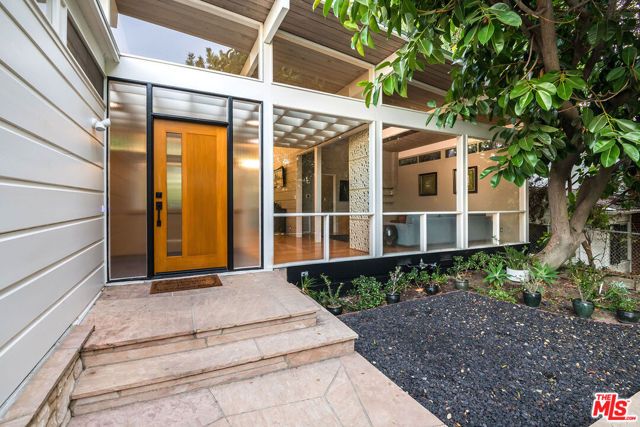 14322 Valley Vista Boulevard, Sherman Oaks, CA 91423