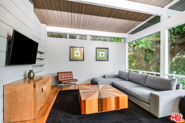 14322 Valley Vista Boulevard, Sherman Oaks, CA 91423