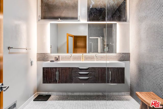 14322 Valley Vista Boulevard, Sherman Oaks, CA 91423