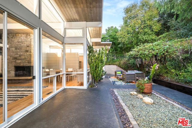 14322 Valley Vista Boulevard, Sherman Oaks, CA 91423