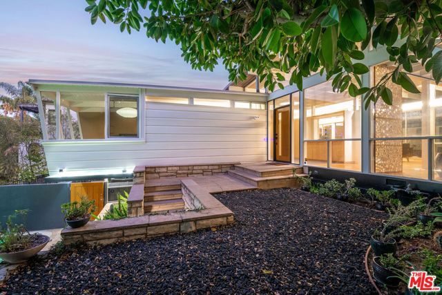 14322 Valley Vista Boulevard, Sherman Oaks, CA 91423