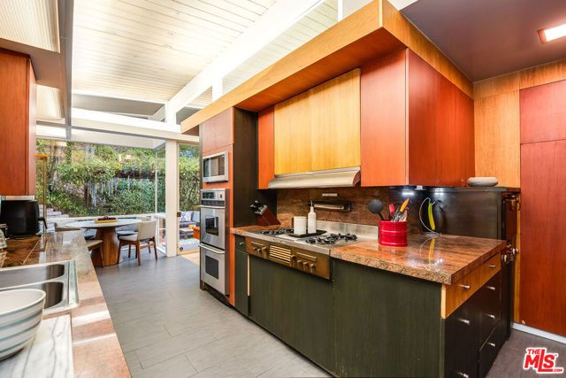 14322 Valley Vista Boulevard, Sherman Oaks, CA 91423