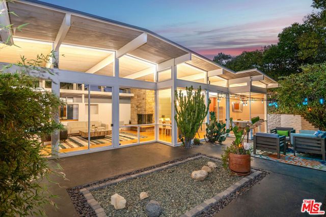 14322 Valley Vista Boulevard, Sherman Oaks, CA 91423