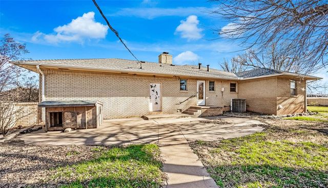 1202 S 13th Street, Kingfisher, OK 73750