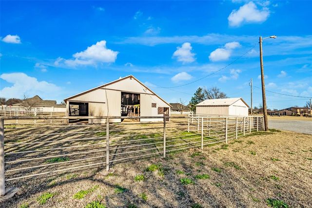 1202 S 13th Street, Kingfisher, OK 73750