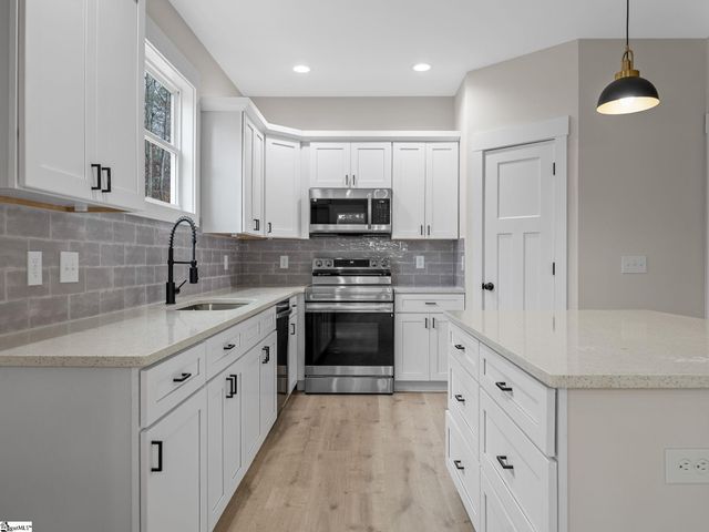 350 W River Grove Circle, Roebuck, SC 29376