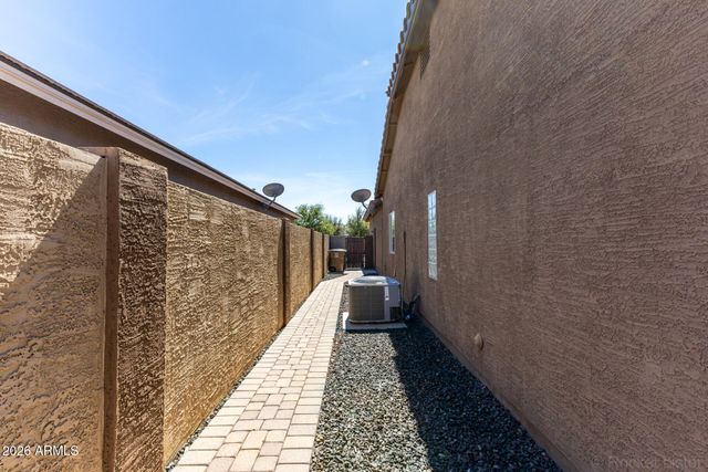 510 W CUCUMBER TREE Avenue, San Tan Valley, AZ 85140