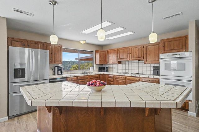 11110 Clinton Bar Rd, Pine Grove, CA 95665