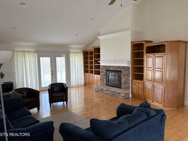 1032 Kendall Smith Rd, Pikeville, TN 37367