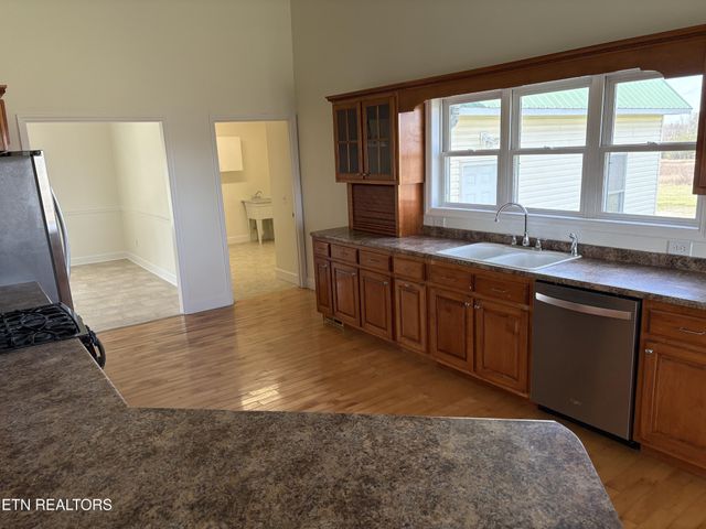 1032 Kendall Smith Rd, Pikeville, TN 37367