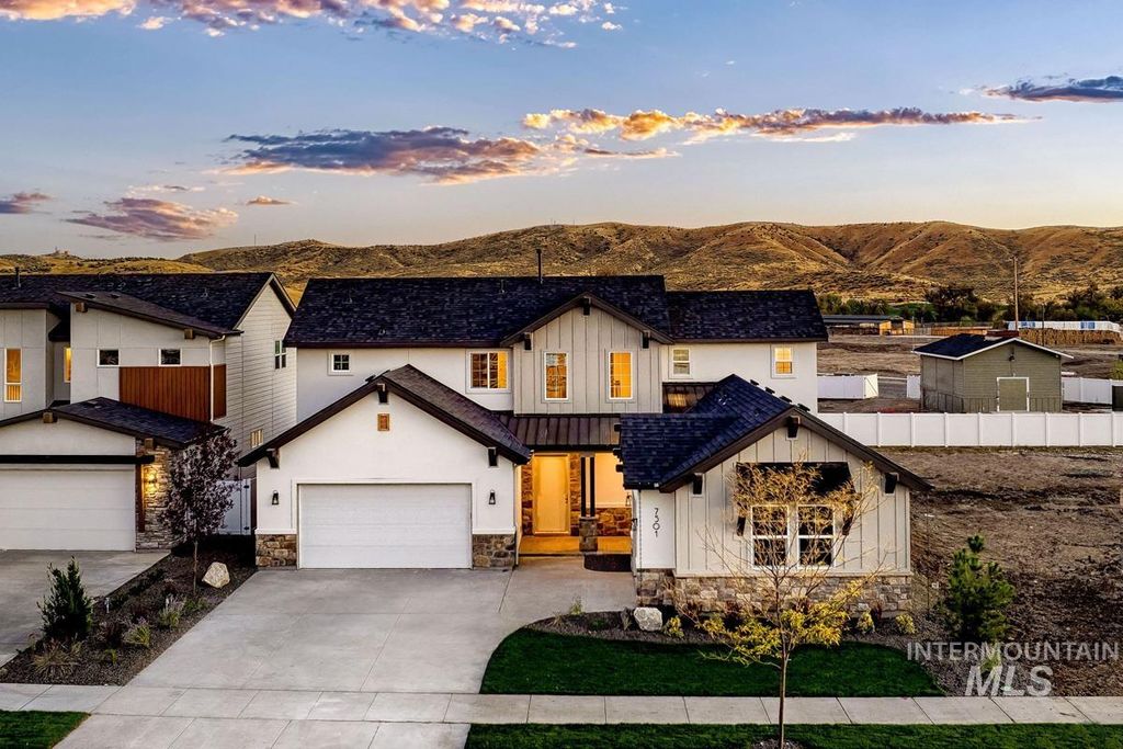 14241 N Woodpecker Ave, Boise, ID 83714