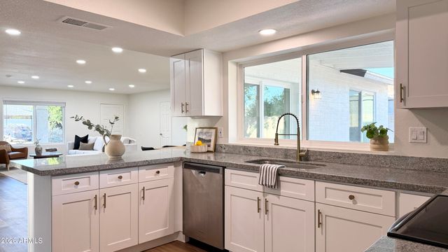 3517 E EL MORO Avenue, Mesa, AZ 85204