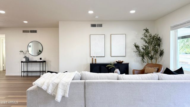 3517 E EL MORO Avenue, Mesa, AZ 85204
