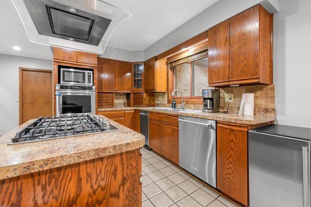 13825 Woodsett Court, Shelby Twp, MI 48315