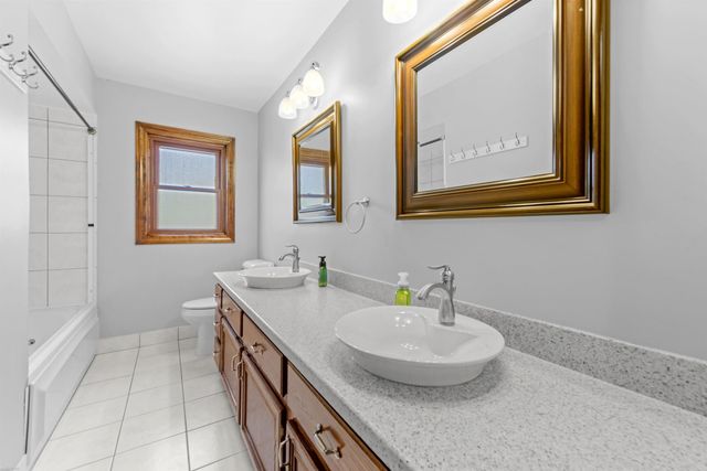 13825 Woodsett Court, Shelby Twp, MI 48315