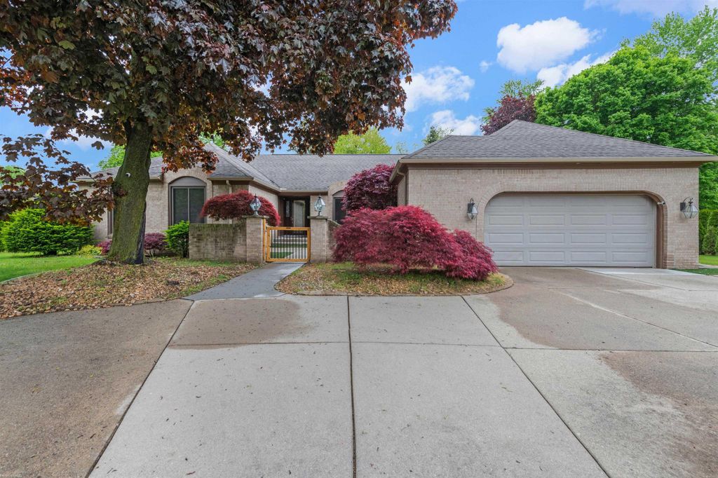 13825 Woodsett Court, Shelby Twp, MI 48315