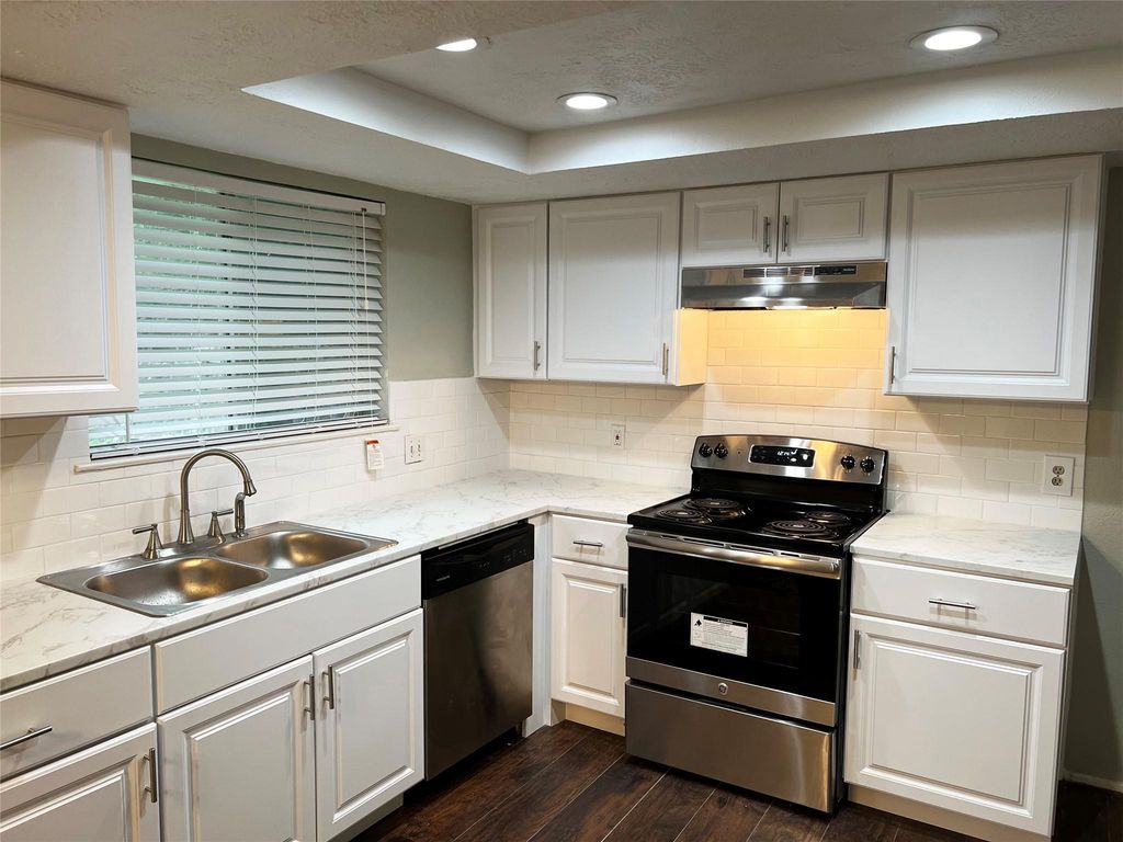 10310 Overview Drive, Sugar Land, TX 77498