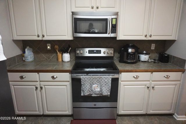 102 Doncaster Circle, Youngsville, LA 70592